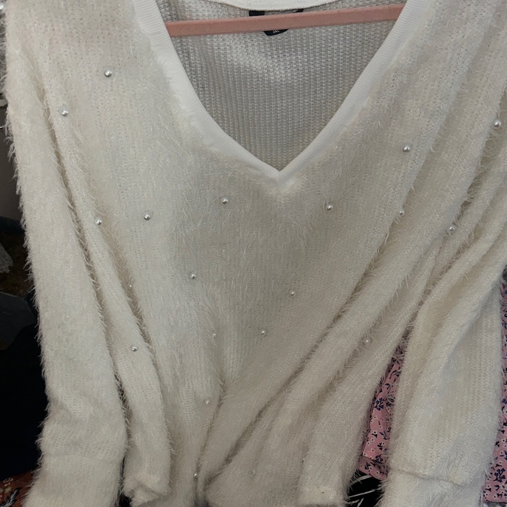 NWOT chic me Elegant V-Neck Sweater with Pearl Accents 3x poly spandex - Picture 5 of 8